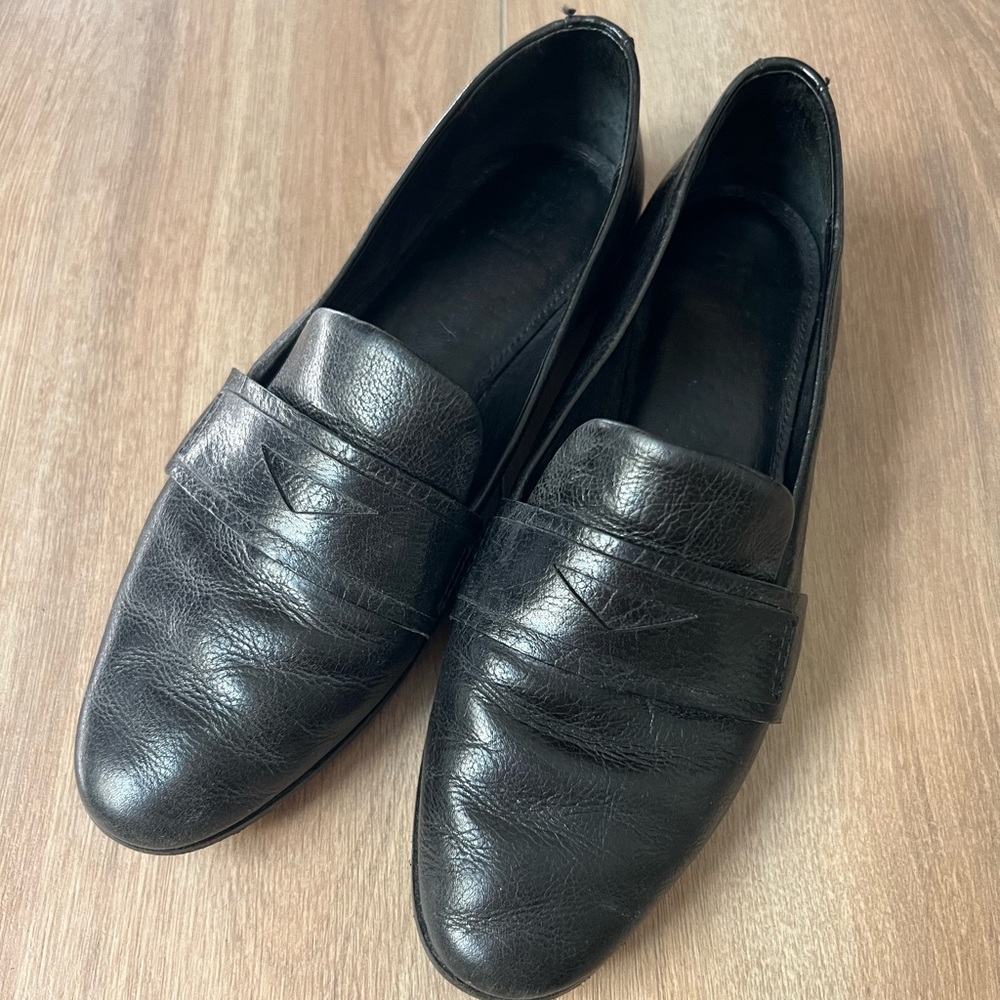 Frye black leather penny loafers size 7 good condition!